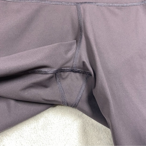 Everlane Perform Biker Short Womens Size S Purple Dark Plum Athletic - Picture 2 of 6